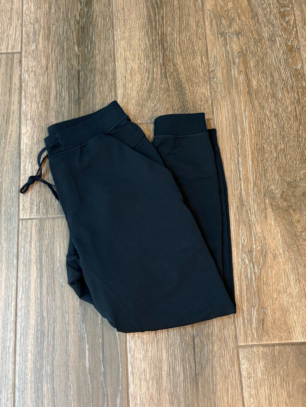 Lululemon Men’s ABC 28” Shorter Length Joggers SZ M